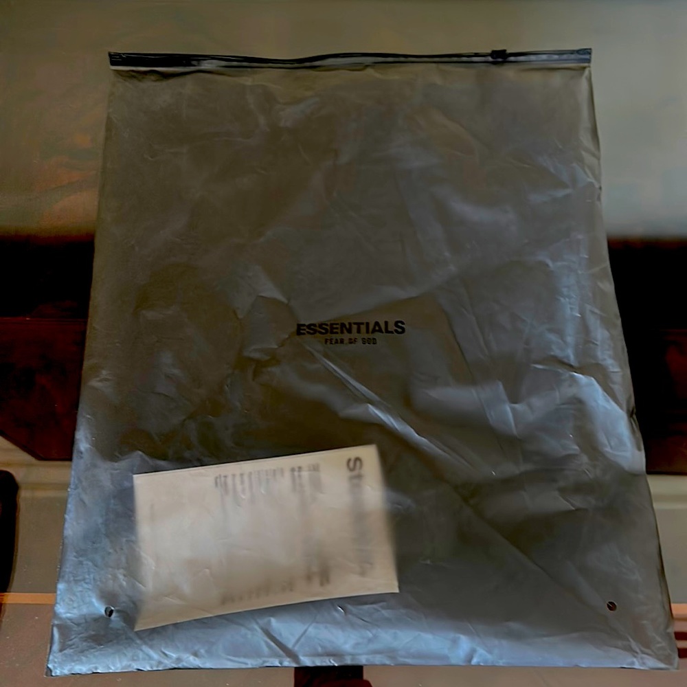 Essentials zipper bag